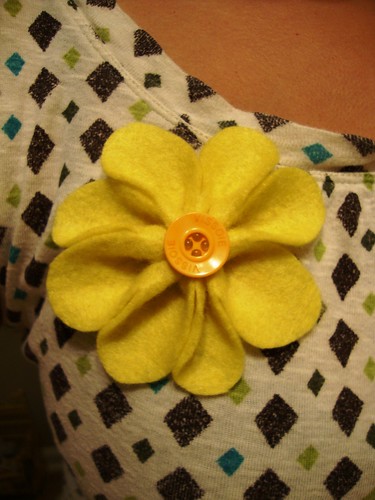 How to Make a Flower Pin 23