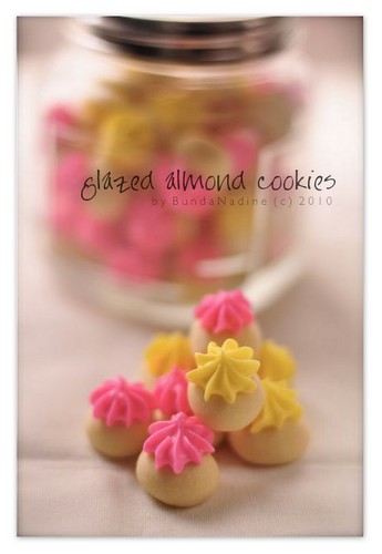 Glazed almond cookies
