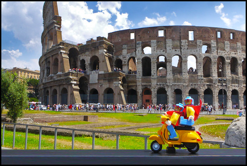 Rome_Luchador_Vespa_Colosseum