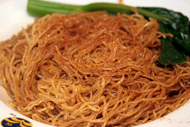 Dry-tossed noodles with shrimp roe