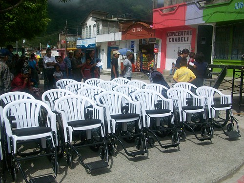 Club Rotario Barillas entrega 20 sillas de rueda