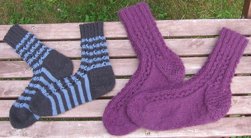 Enkle hullmønstrede sokker