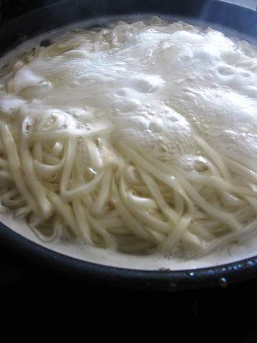 Cooking noodles (yang chun mian)
