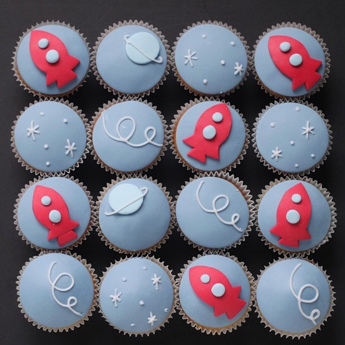 retro space cupcakes!
