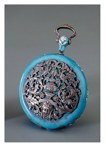 008- Medallón Colgante contenedor de perfumes-En cobre y plata esmaltado- Francia. siglo 16-Copyright ©2003 State Hermitage Museum