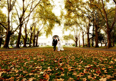 Autumn weddings are very different from the bright weddings in summer