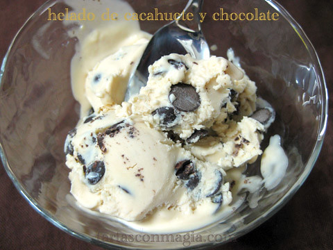 helado de cacahuete y chocolate