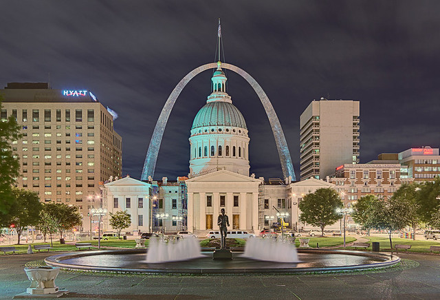 Night view of Old Courthouse and Gateway Arch from Kiener Plaza, in Saint Louis, Missouri, USA