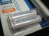隨尿管附贈的Eneloop低放電電池(容量：1900mAh)