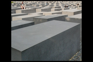 DE berlijn holocaust monument 04 2005 eisenman p (ebertstr)