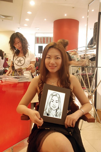 Portrait live sketching for Marella boutique - 8