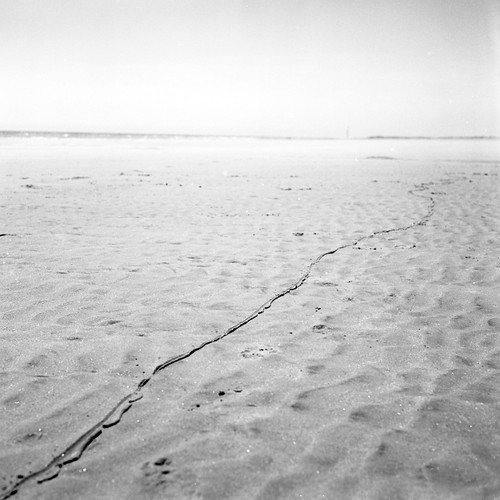 Line in the Sand - Bulverhythe by claire1066, on Flickr