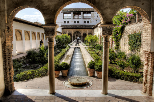 Alhambra, Granada. Patio de la acequia. 