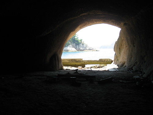 絵の島 洞窟の先