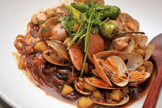 Flower clams in delicious broth with thick tanghoon
