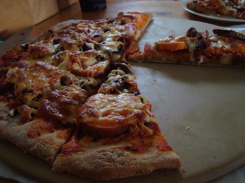 yam, garlic, and mushroom pizza
