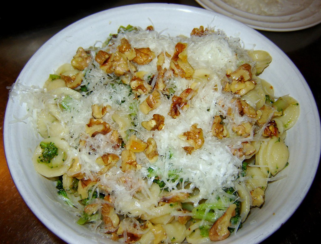 Orechiette with Broccoli & Anchovy Sauce 4