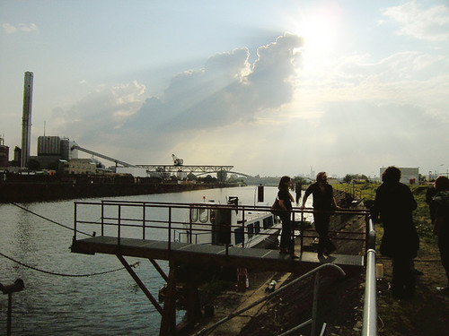 Ausstellungsschiff Schute Vita im Offenbacher Hafen. August 2010