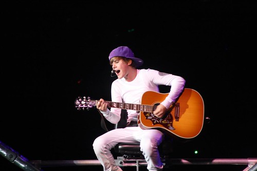justin bieber one less lonely girl live. justin bieber. One Less Lonely