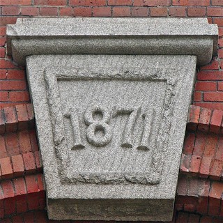 St. Johnsbury Athenæum (1871) – keystone with building date
