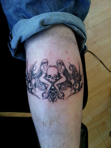 skull tattoos on hands. tribal-skull-tattoos