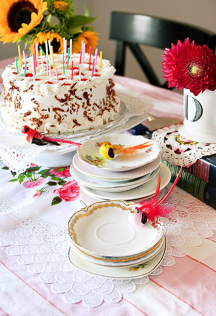 vintage tea plates + cake = bliss
