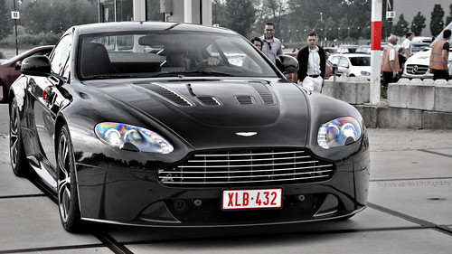 Aston Martin V12 Vantage Carbon Black Edition by Thomas van Rooij