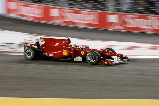 Fernando Alonso Races @ Singapore F1