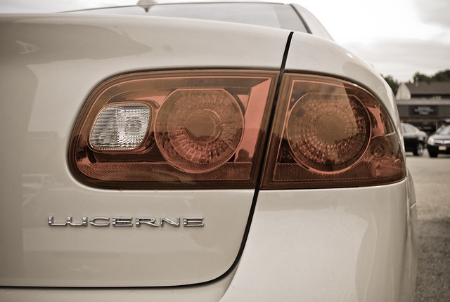 new car design buick lucerne taillight 2010 generalmotors ambientlighting cardesign