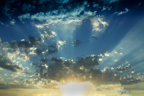 フリー写真素材|自然・風景|空|雲|日光・太陽光線|