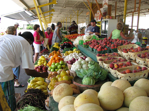 farmers' market, Jackson MS (by: Natalie Maynor, creative commons license)
