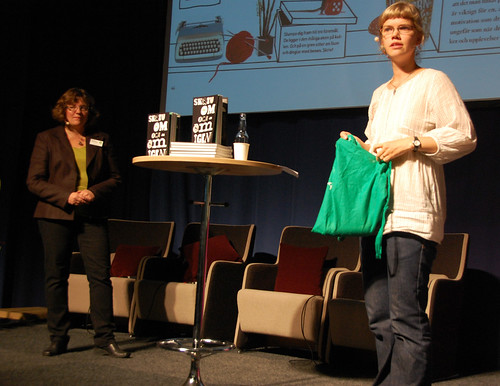 Katarina Kuick och Ylva Karlsson, författarna bakom boken Skriv om och om igen