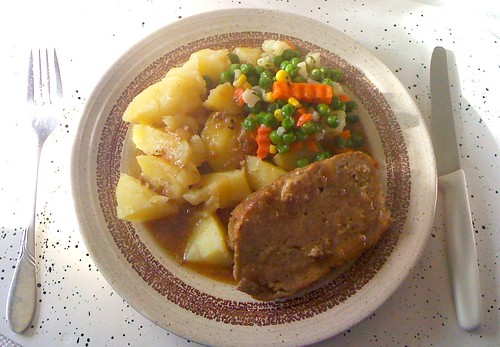 Hackbraten, Gemüse & Kartoffeln / Ground meat roast, vegetables & potatoes