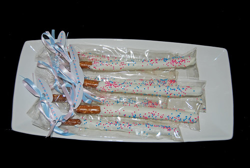 pink and blue chocolate dipped pretzels - Gender reveal party favors
