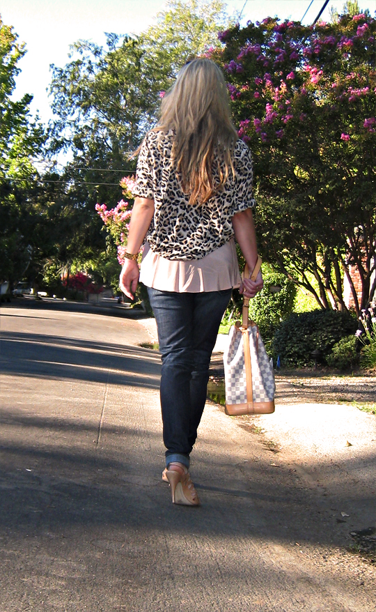 leopard blouse and jeans+peach
