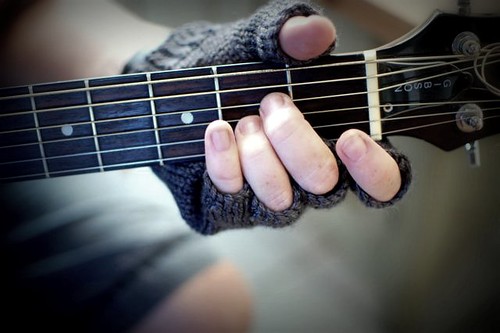 guitar playing knucks