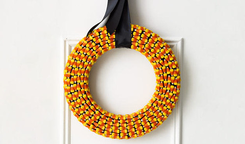 Halloween-Craft-Candy-Corn-Wreath_featured_article_628x371