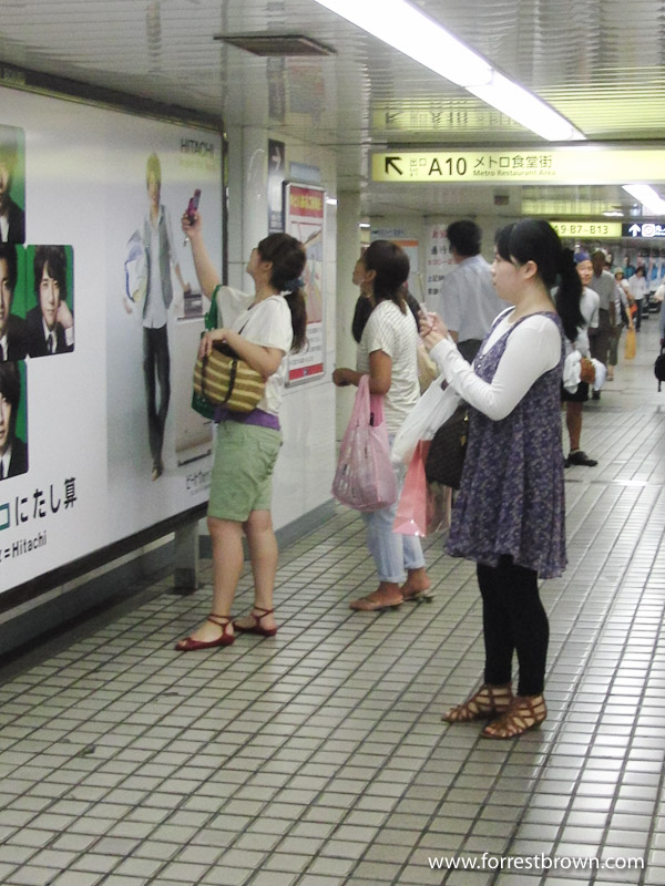 Shinjuku, Tokyo, Japan, Train Station, Billboard, Ad, Hitachi, Fans, Groupies