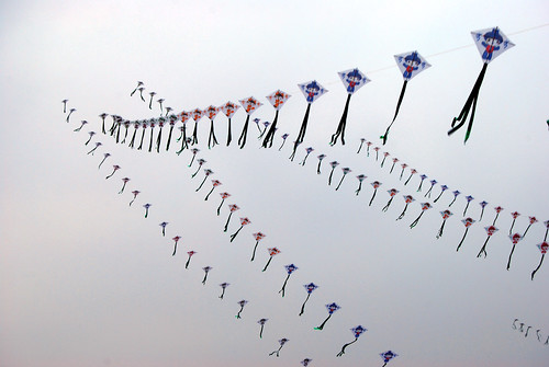 q37 - Kites on the Promenade