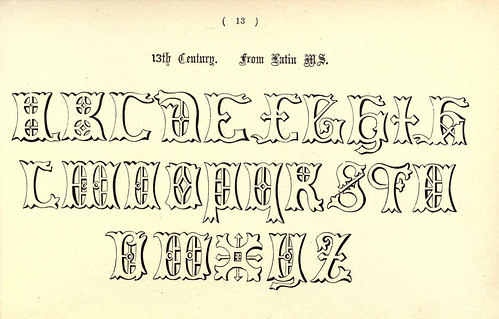 013-Siglo XIII de un manuscrito latino- The book of ornamental alphabets, ancient and mediaeval..1914-F. Delamotte
