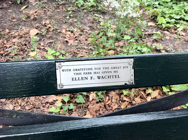 Dedikation på bänk i Central Park