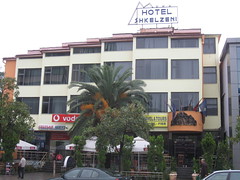 2010-5-albania-007-fier-hotel shkelzeni