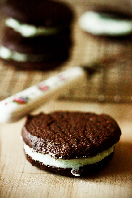 Mint Chocolate Sandwhich Cookies retro (1 of 1)