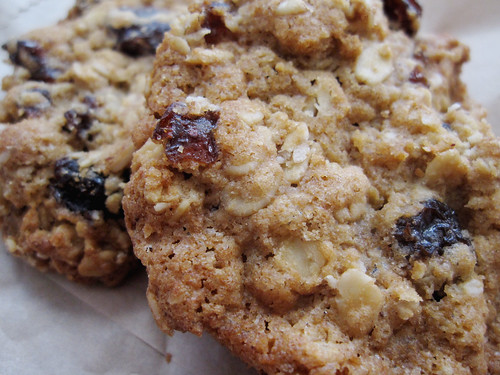 09-15 oatmeal raisin cookie