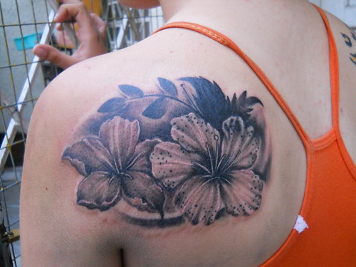 Trend Flower Tattoos on women Shoulder