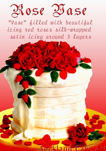 RED ROSE VASE WEDDING CAKE