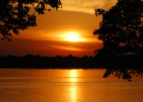 283/365 Lake sunset