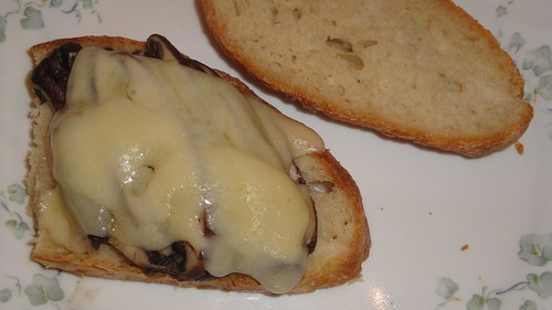 Madeira-glazed Portobello Sandwiches酒味蘑菇瑞士奶酪三明治