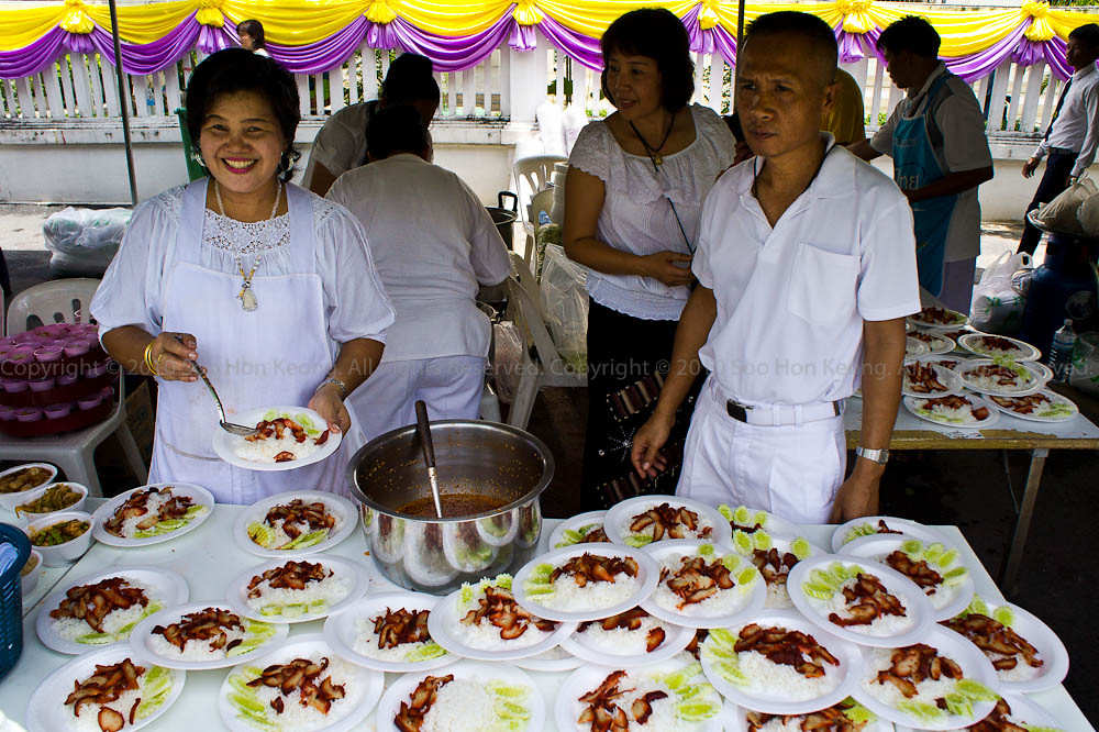 Food for the Poor @ Wat Yannava, Bangkok, Thailand