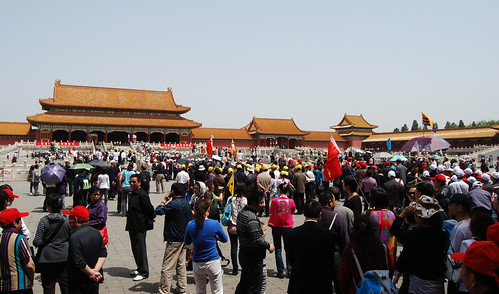 r11 - Tour Groups in the Forbidden City